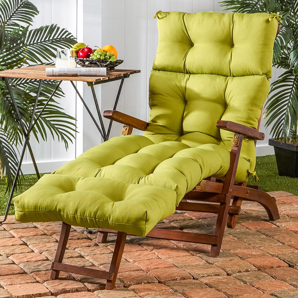 http://twentytwowords.com/wp-content/uploads/2021/08/the-10-best-outdoor-furniture-cushions_5.jpg