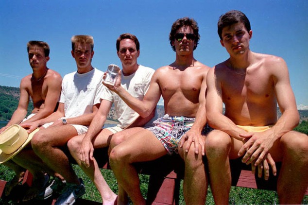 5 guys, same photo, 30 years - 02