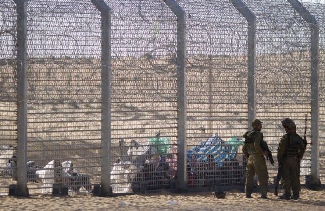 Border Fence Between Africa and Israel - 02