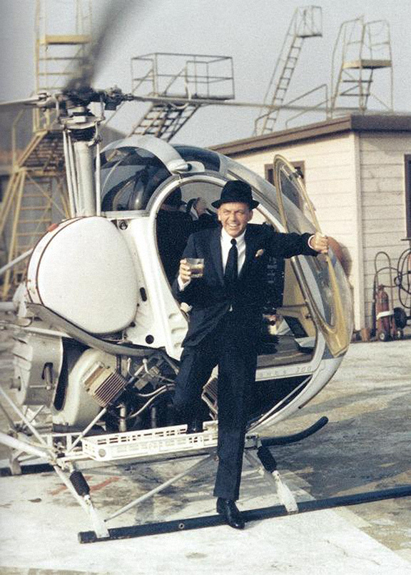 Frank-Sinatra-Getting-out-of-a-helicopter-with-a-whiskey.jpg