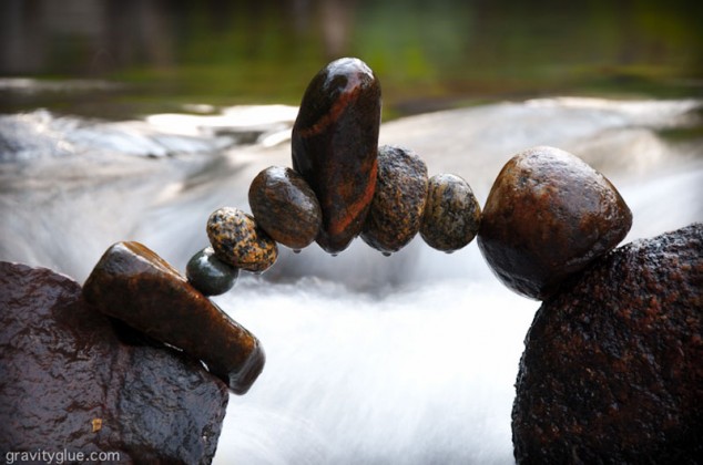 Gravity Glue - Amazingly balanced stacks of rocks - 01