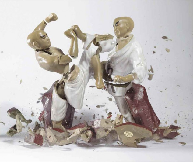 Porcelain figures breaking - 01