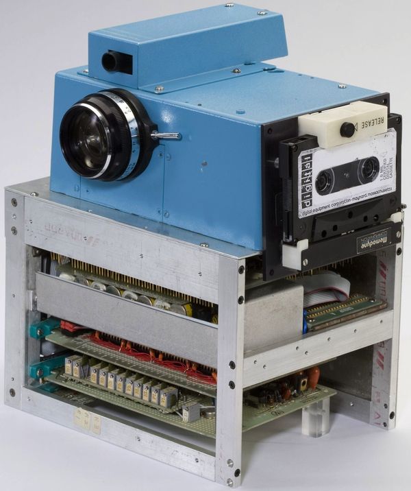 The First Digital Camera - 22 Words