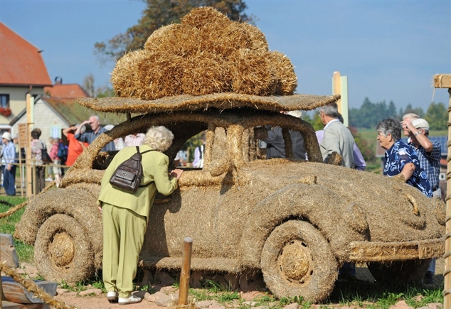 VW Beetle sculpture - 09