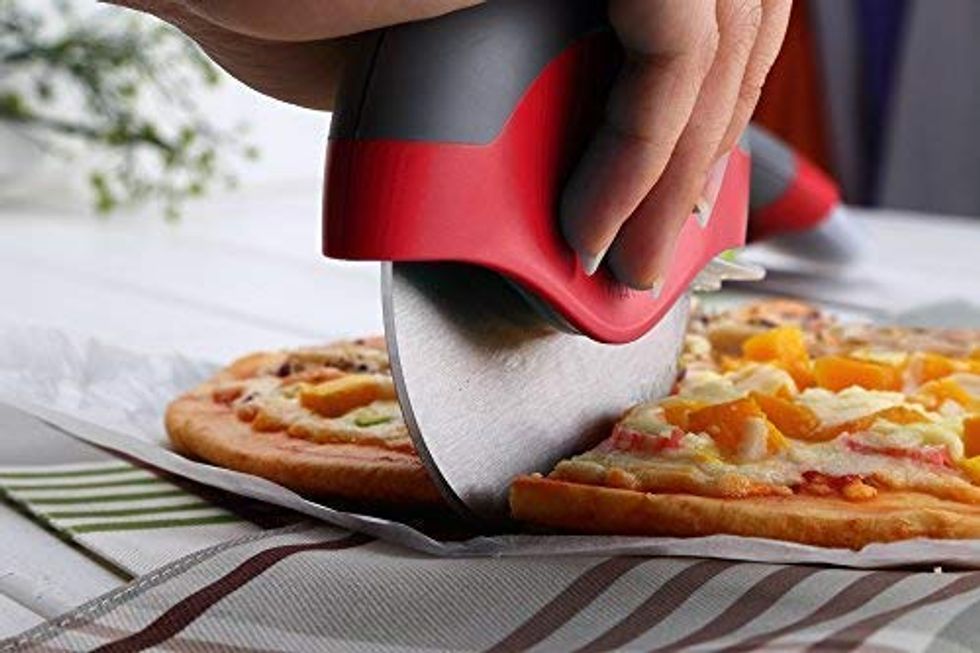 https://twentytwowords.com/wp-content/uploads/2021/08/37-kitchen-inventions-can-described-genius-2_17.jpg