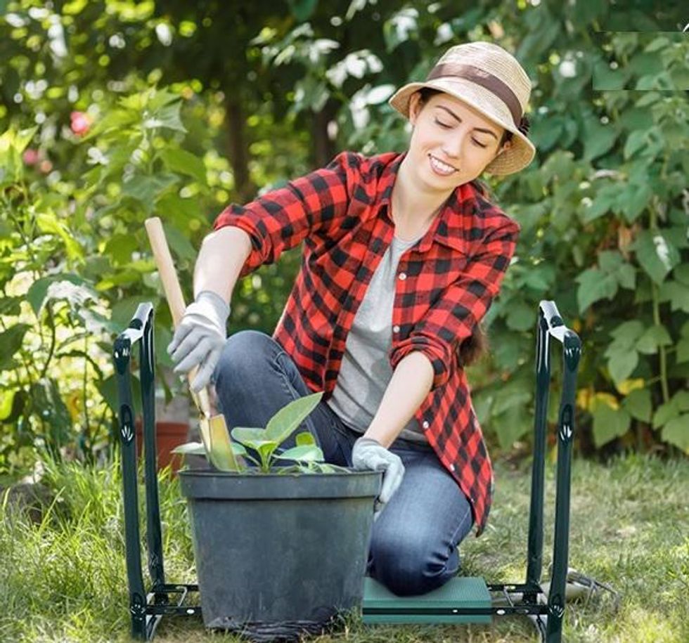 https://twentytwowords.com/wp-content/uploads/2021/08/37-outdoor-gadgets-for-anyone-who-loves-yardwork_12.jpg.optimal.jpg