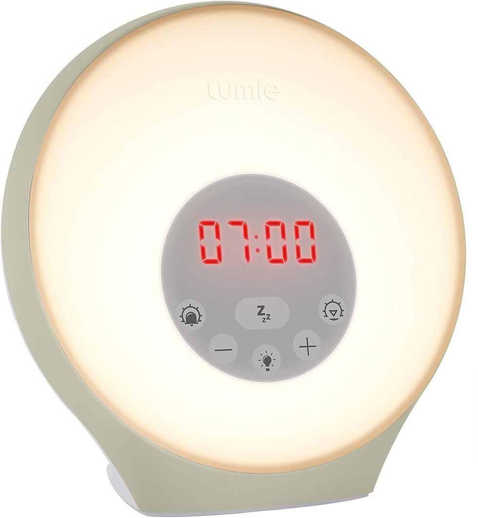 Alarm Clock Gradually Grows Brighter and Brighter So That You Wake Up
