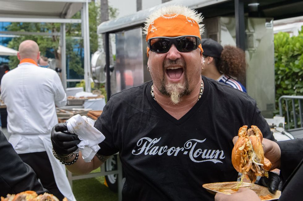 https://twentytwowords.com/wp-content/uploads/2021/08/guy-fieri-just-fed-2000-first-responders-fighting-the-california-wildfires_13.jpg