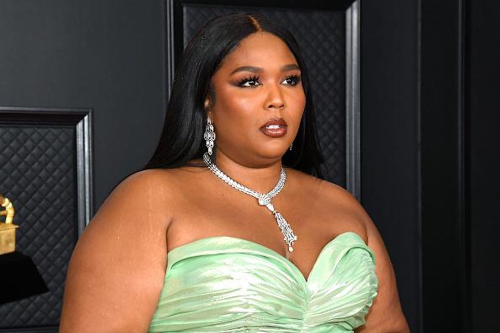 Lizzo Shares An Unfiltered Selfie - FASHION Magazine