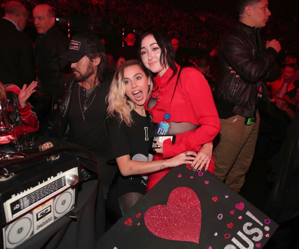 Miley Cyrus Reacts To Her Sister Dating Her Mom's Husband Entertainment ...