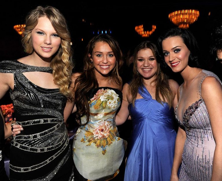 Taylor Swift&rsquo;s New NFL Star Boyfriend