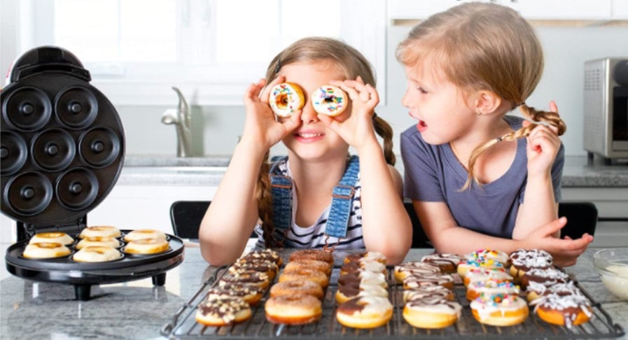 https://twentytwowords.com/wp-content/uploads/2022/02/Mini-Donut-Maker.jpg