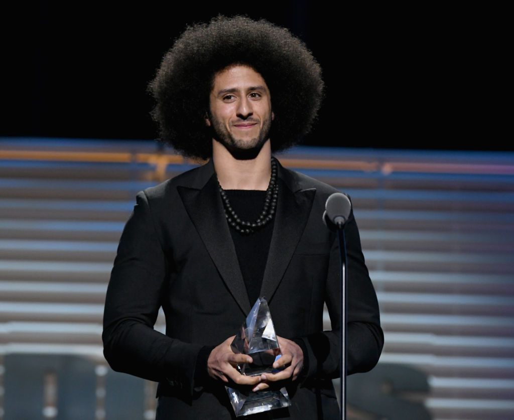 Derek Carr supports Raiders signing Colin Kaepernick: 'I think he'd get  along great with our guys'