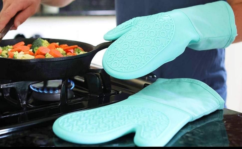 Protect Your Hands with These Oven Mitts