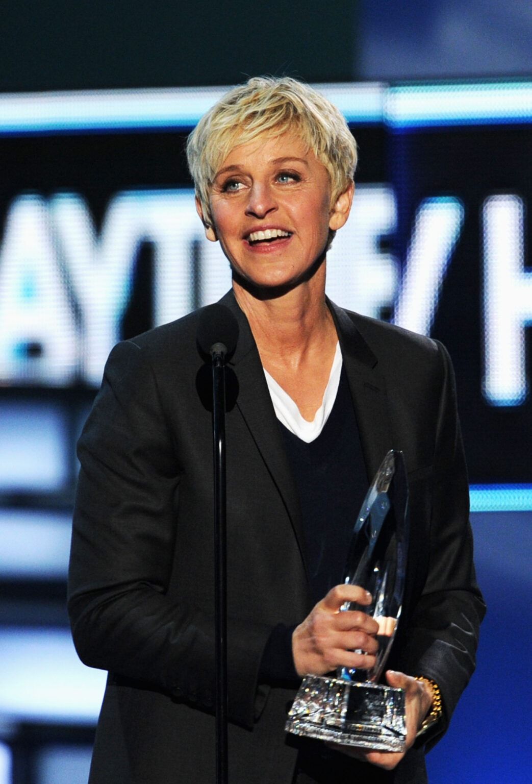 Ellen DeGeneres Pictured In UK Unrecognizable Without Iconic Hair After ...