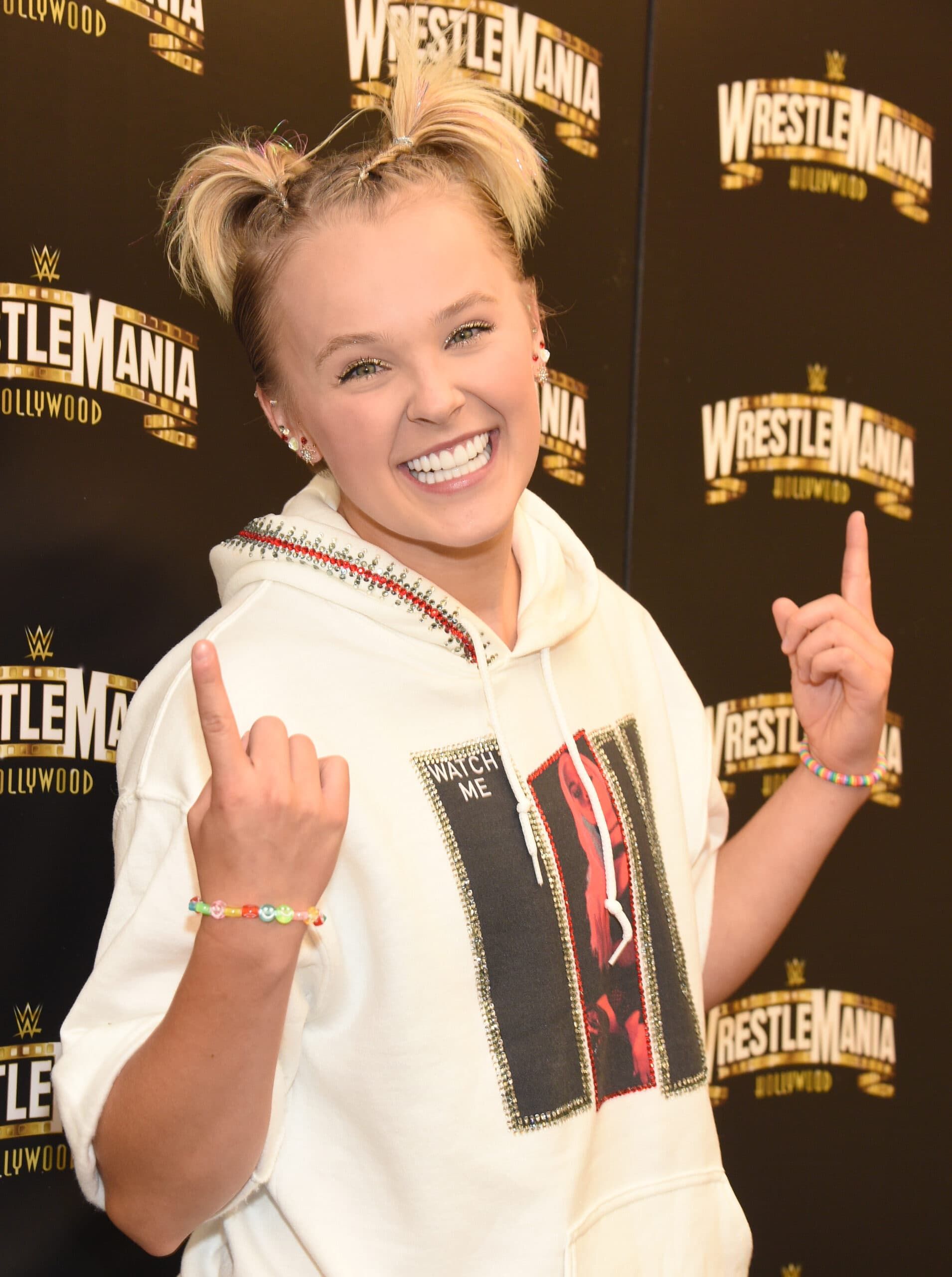 Jojo Siwa Claps Back At Candace Owens For Suggesting She S Lying About Her Sexuality