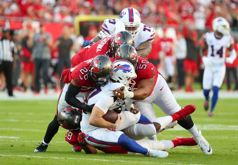 Steelers SLAMMED as player perform mock 'CPR' on linebacker after Damar  Hamlin cardiac arrest