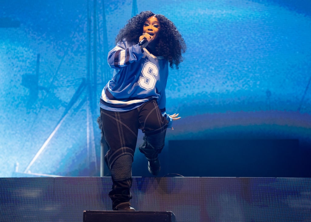 Amid scandals, Lizzo reportedly dropped from Super Bowl halftime show  consideration