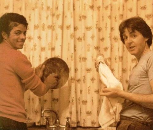 http://twentytwowords.com/wp-content/uploads/Michael-Jackson-and-Paul-McCartney-doing-the-dishes-e1299672993422.jpg